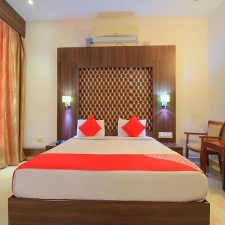 Grand Milestone Hotel Mysore Exteriör bild