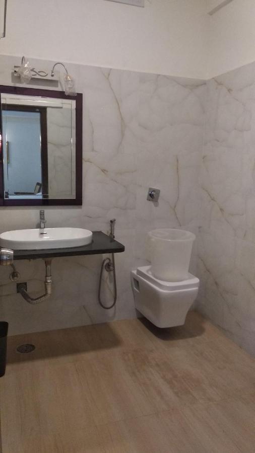 Grand Milestone Hotel Mysore Exteriör bild